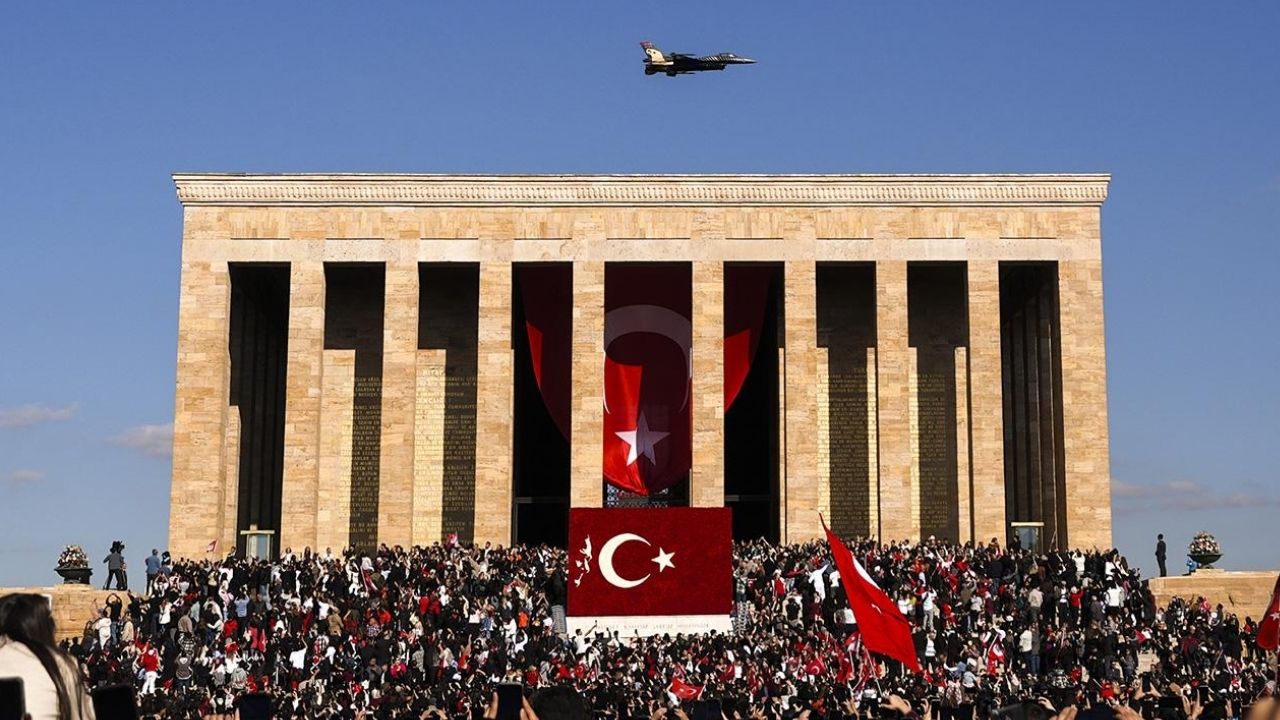 10 Kasım’da 1 milyon 219 bin kişi Ata’sını ziyaret etti görseli
