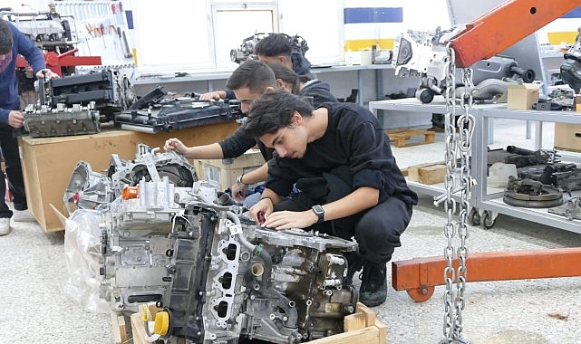 Renault Türkiye’den Ege Meslek Yüksekokulu’na Önemli Bağış görseli