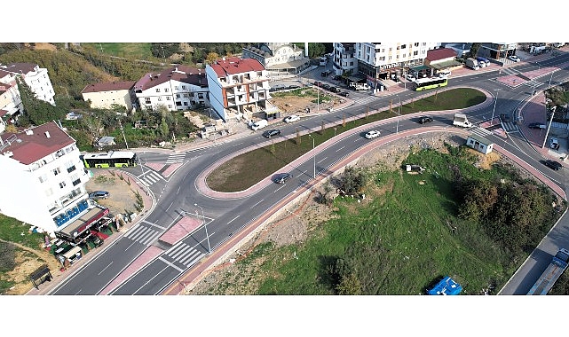 Gebze Dr. Zeki Acar Caddesi'ne dönel kavşak görseli