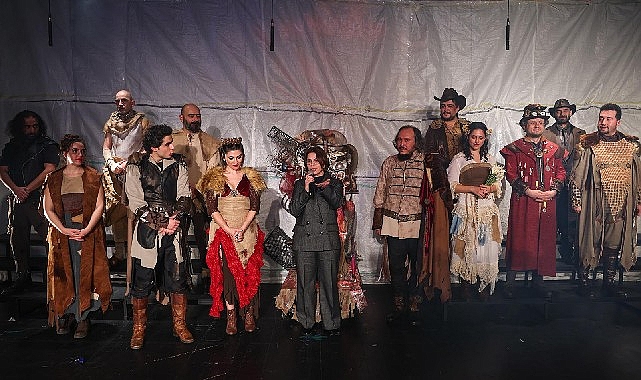 Maltepe Belediye Tiyatrosu’nun 17. yılına 'Hamlet'li kutlama görseli