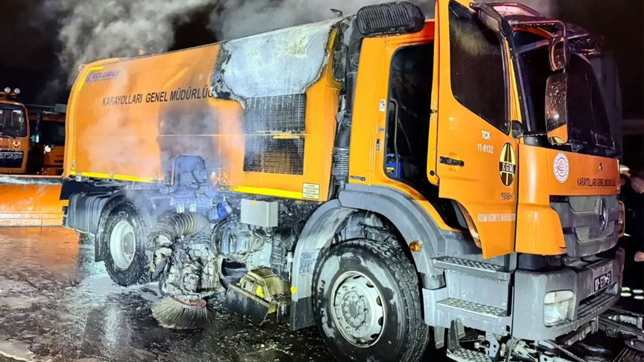 Isparta’da Karayolları kamyonu alev alev yandı görseli