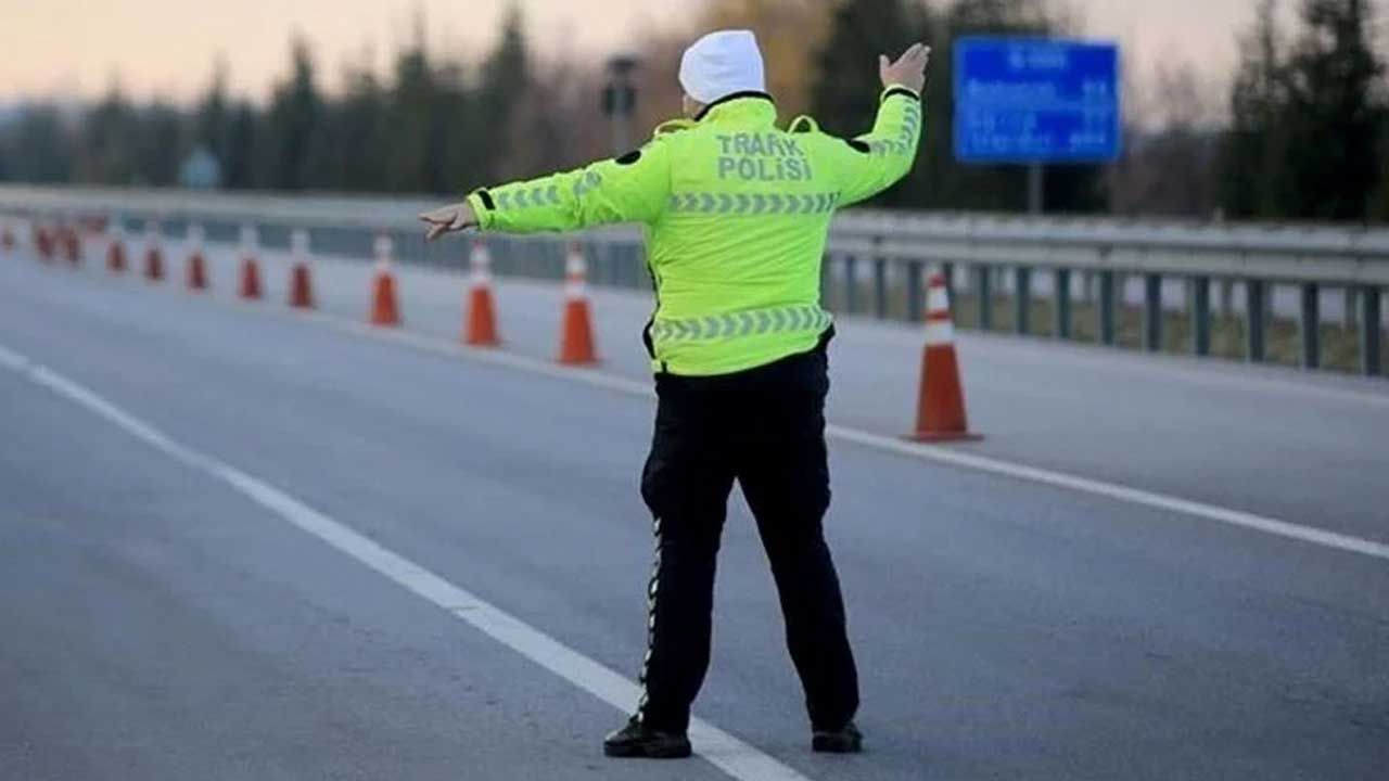 İstanbul’da 30 ağustos provaları için bazı yollar trafiğe kapatıldı görseli