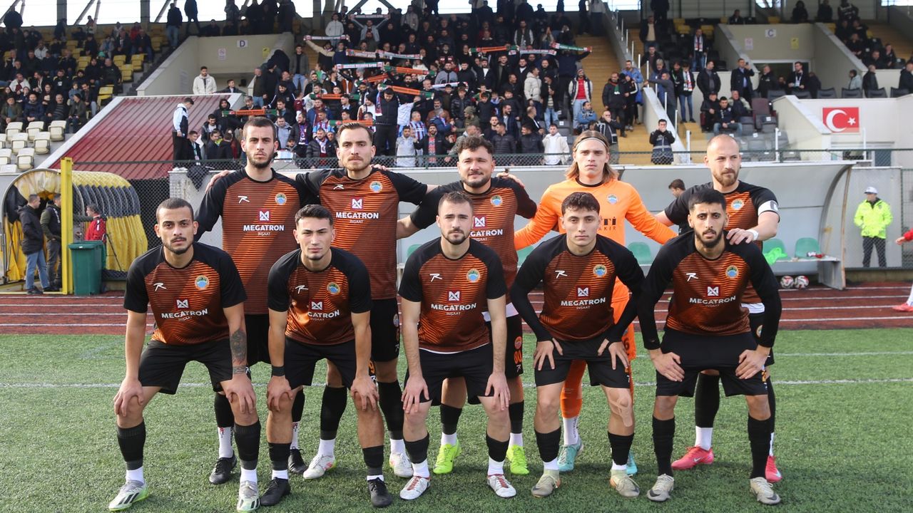 Murgul Belediyespor 3 puanı 3 golle aldı görseli