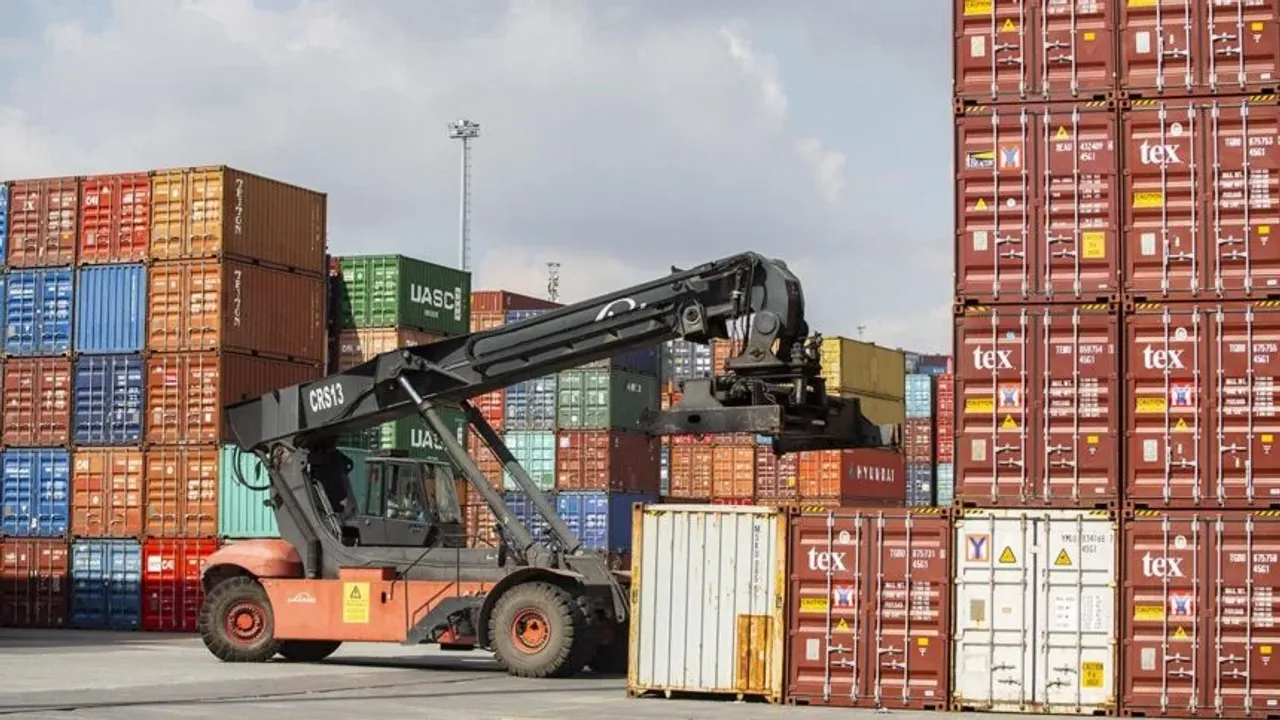 İhracatta yeni rekor: 267 milyar dolara ulaşıldı görseli