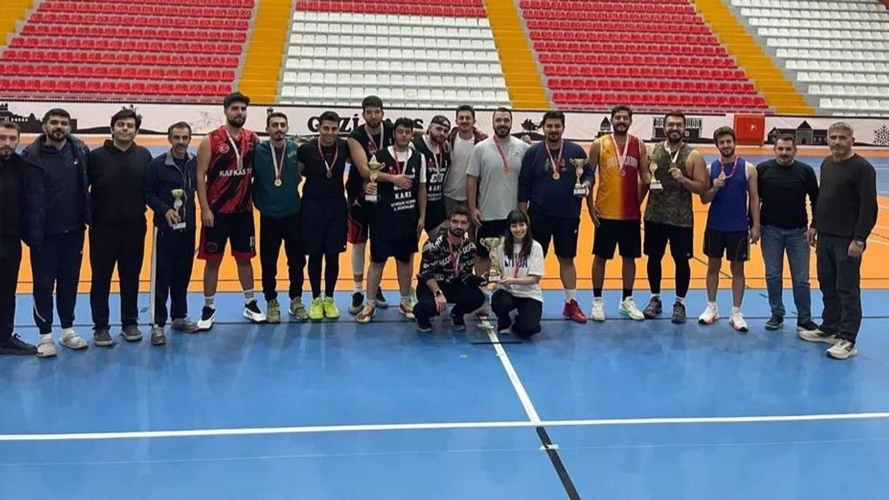 Kars’ın Kurtuluşunun 104. Yılı kapsamında Kars Cup 3x3 Basketbol Turnuvası başladı! görseli