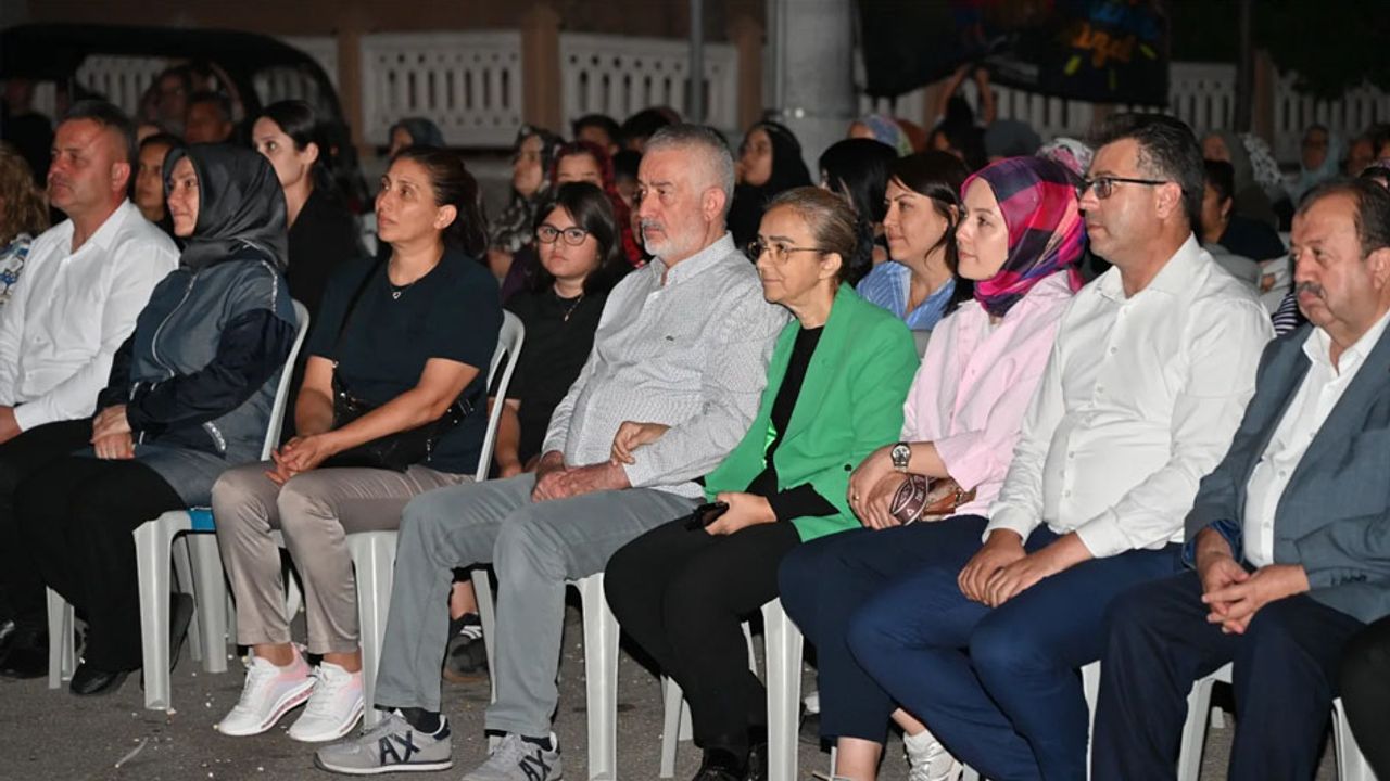 Isparta belediyesi’nden mahallelerde yaz akşamı sinema keyfi görseli