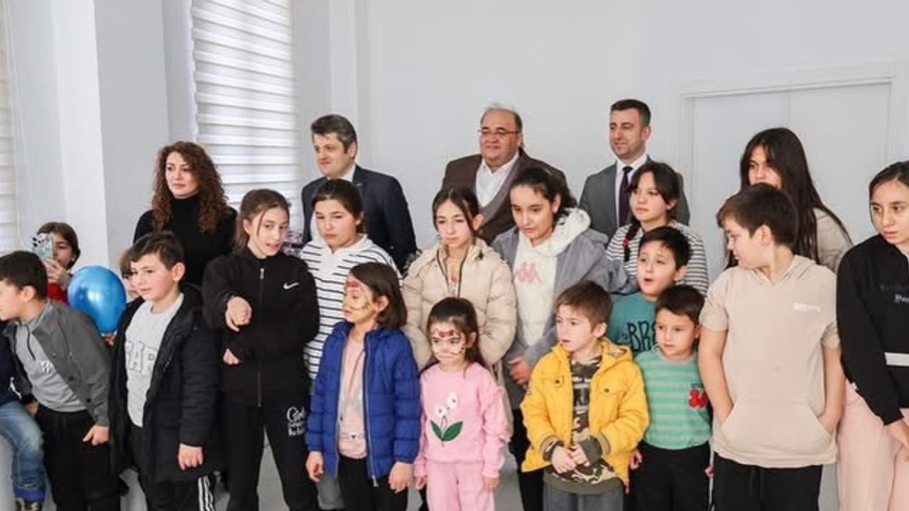 Başkan Parlak’tan çocuklara yarıyıl sürprizi görseli