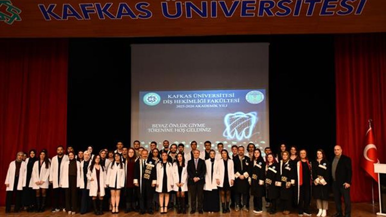 Kars Kafkas Üniversitesi İsmail Aytemiz Diş Hekimliği Fakültesi'nde beyaz önlük heyecanı görseli