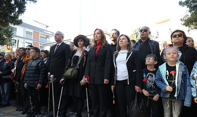 Karşıyaka tek yürek oldu, Ata’ya selam durdu! görseli