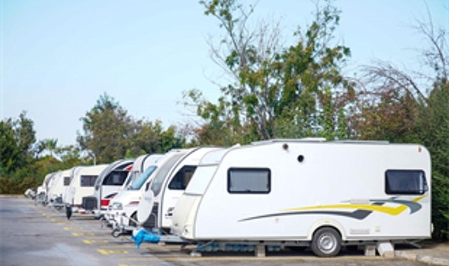 Karavancıların tercihi İnciraltı Karavan Parkı görseli