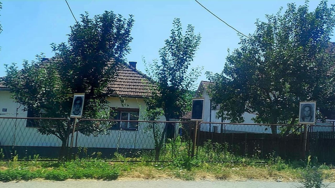 Srebrenitsa’da anma törenlerine provokatif girişim görseli