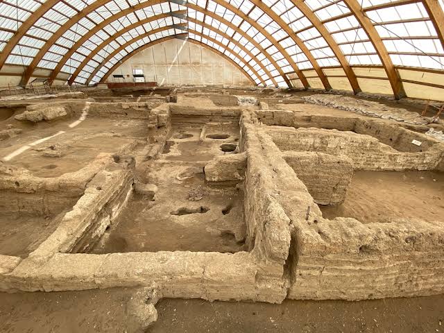 ÇATALHÖYÜK NEOLİTİK ANTİK KENTİ görseli