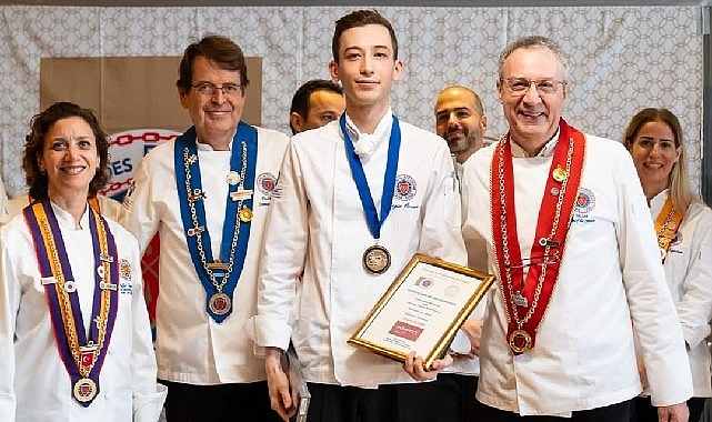 Mövenpick Hotel Istanbul Marmara Sea’nin Genç Şefi Engin Özcan, “Jeunes Chefs Rôtisseurs” Yarışmasında Gümüş Madalya ile Ödüllendirildi görseli