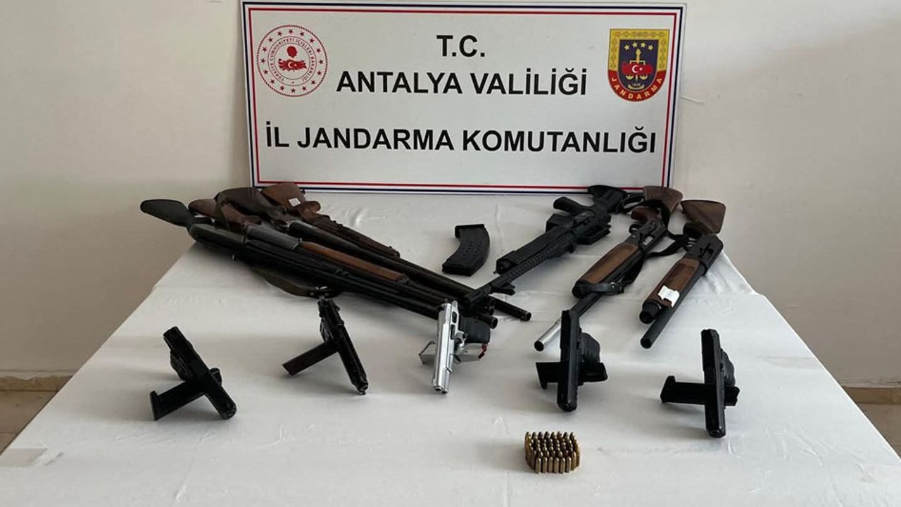 Serik'te kaçak silah operasyonu görseli