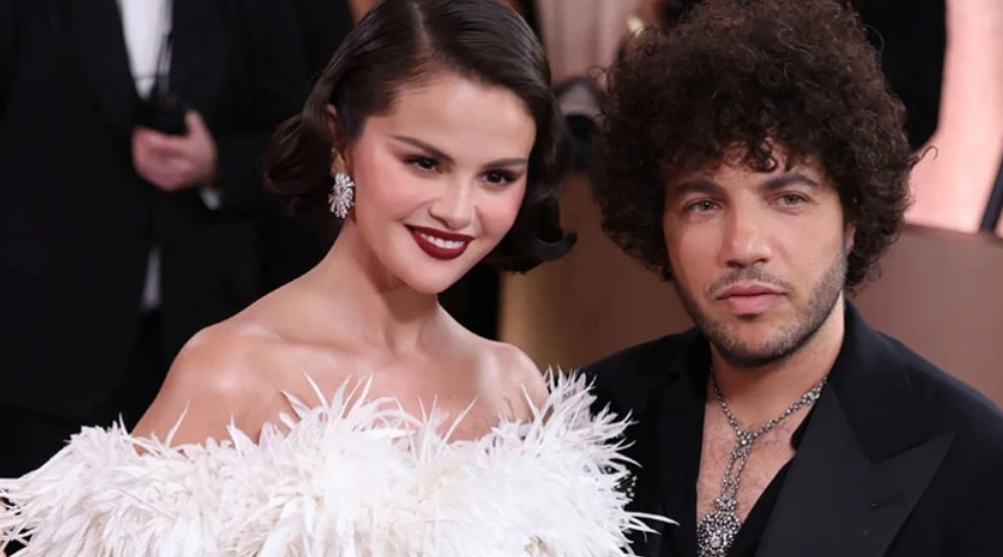 Selena Gomez’den Aşk Dolu Ama Tartışmalı Hareket: Kamera Karşısında Kocasının Ayağını Öptü! görseli