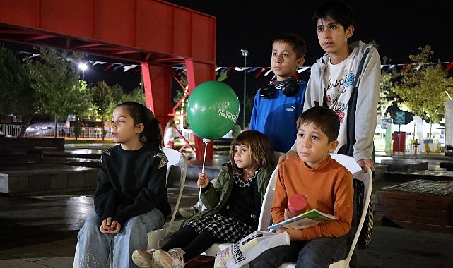 Kitap Fuarı'nda sinema keyfi sürüyor görseli