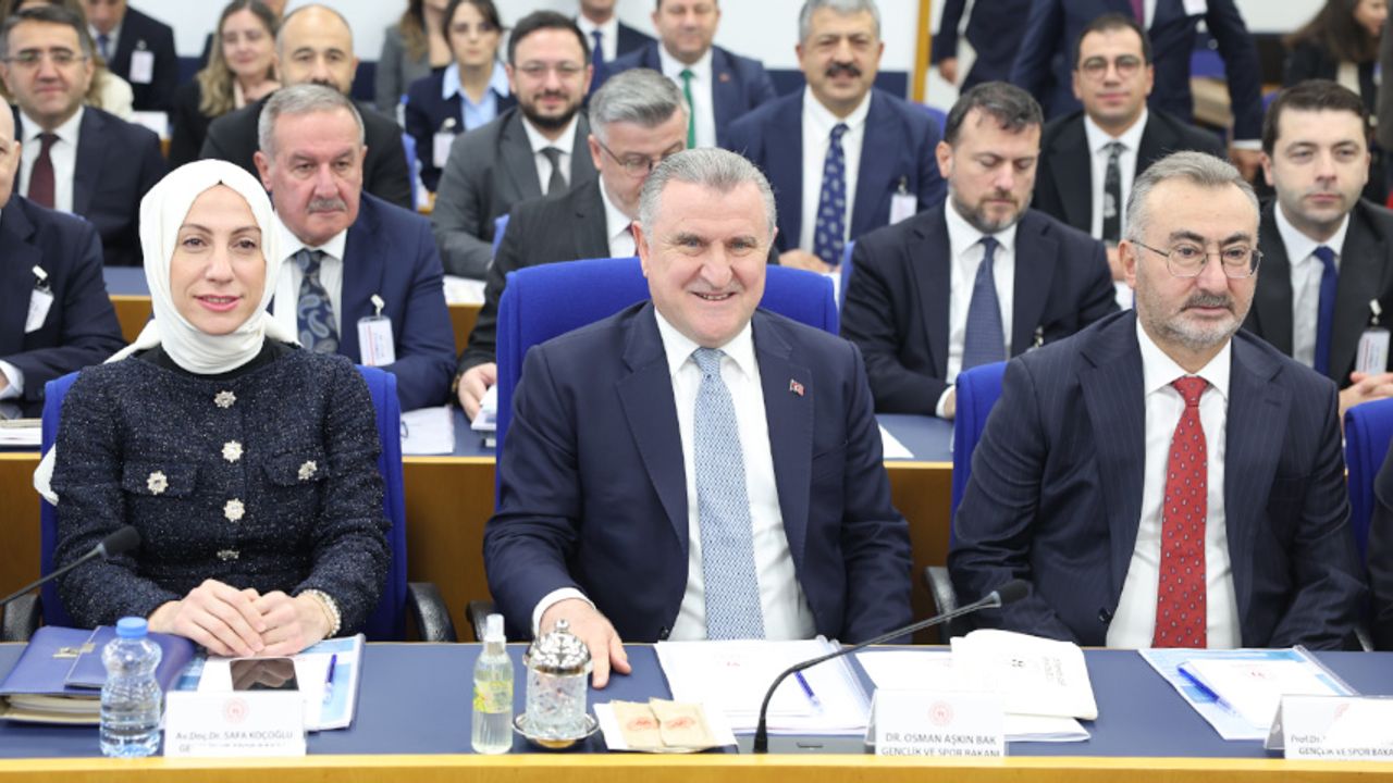 Bak'tan Kırmızı Kart'a "VAR'dan döner" Cevabı görseli