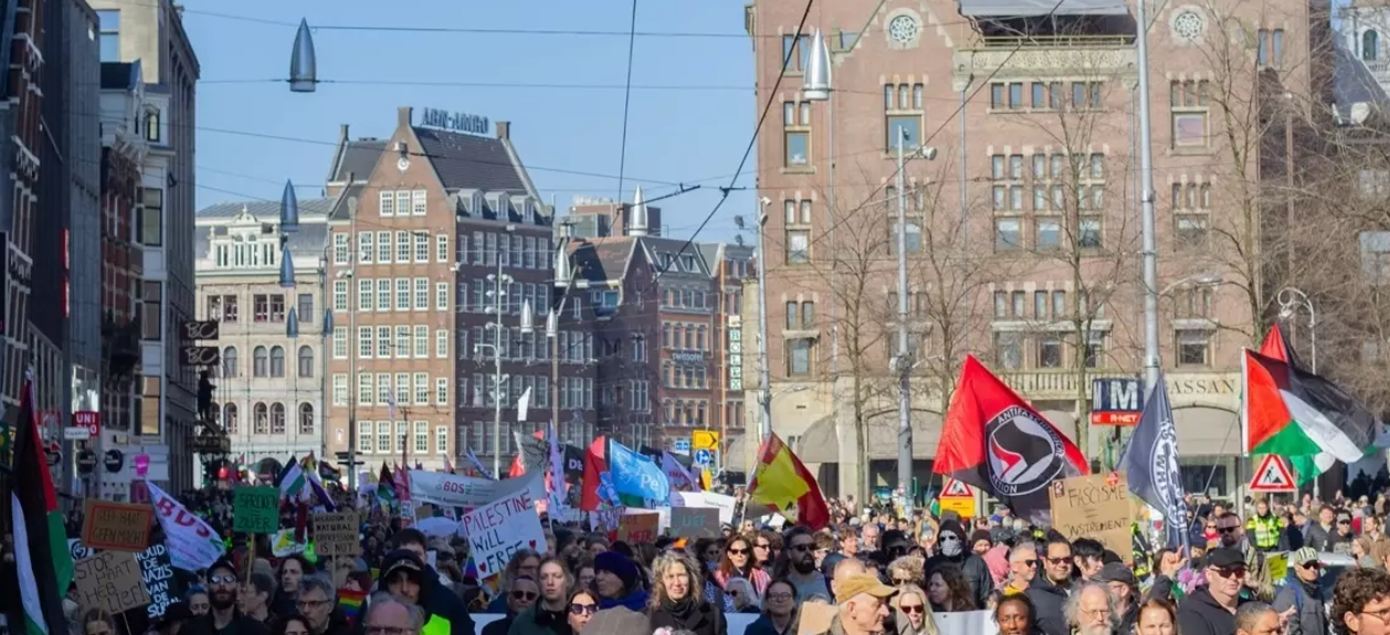 Amsterdam’da Dev Yürüyüş... görseli
