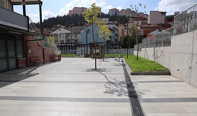 Büyükşehir, İzmit Başaran Camii Meydanı'nı yeniledi görseli