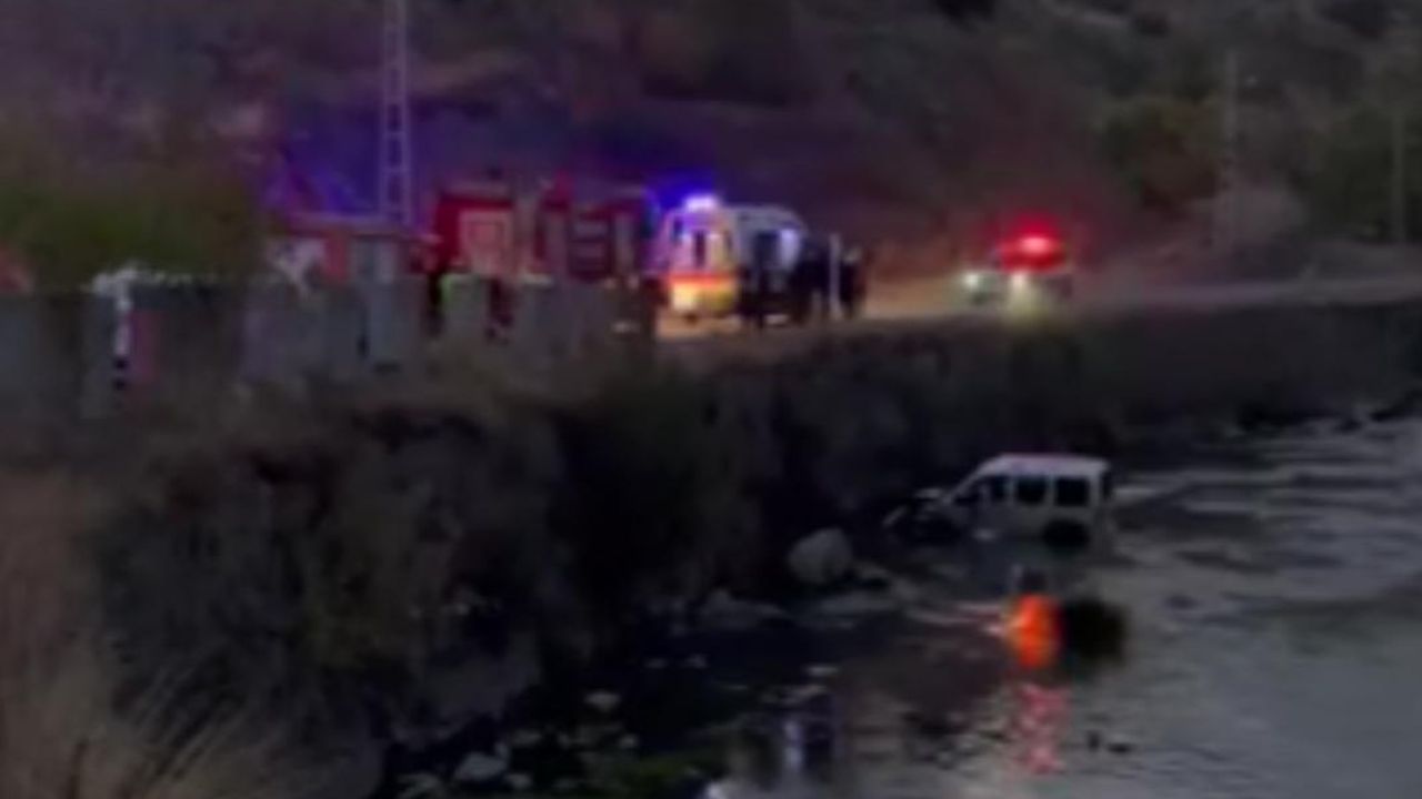 Kars’ta araç Kars Çayı’na düştü: 1 kişi yaralandı görseli