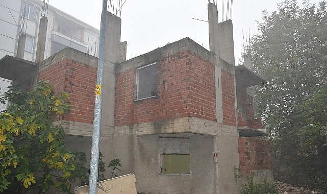 Tehlike yaratan metruk binalar yıkılıyor görseli