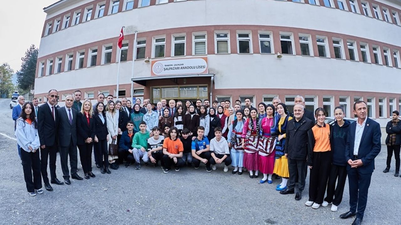 Beş bin kitaplı Şalpazarı Anadolu Lisesi kütüphanesinin açılışı yapıldı görseli