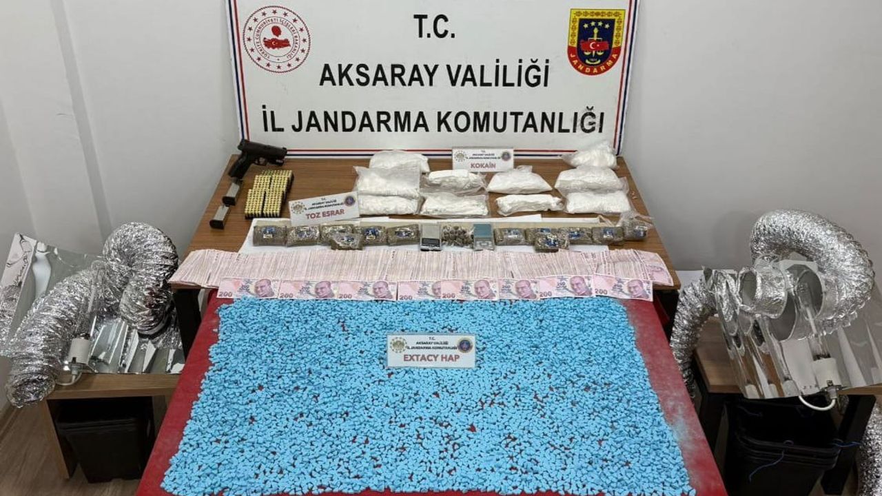 Aksaray’da uyuşturucu operasyonu: Kilolarca madde ele geçirildi, 2 şüpheli tutuklandı görseli
