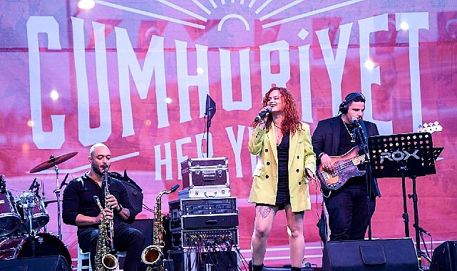 İzmir’de Cumhuriyet kutlamaları devam ediyor görseli