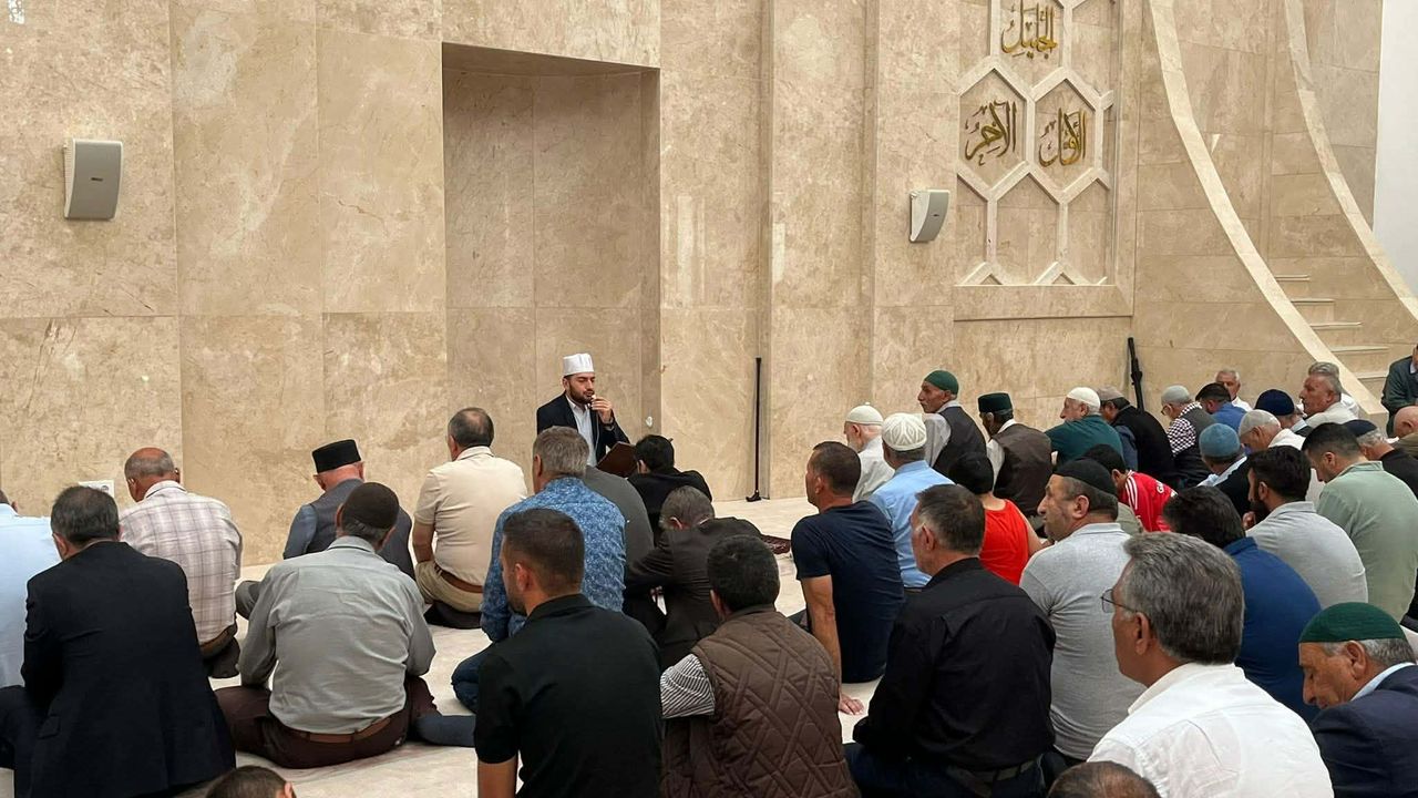 Kars’ta Miraç Kandili dualarla idrak edildi görseli