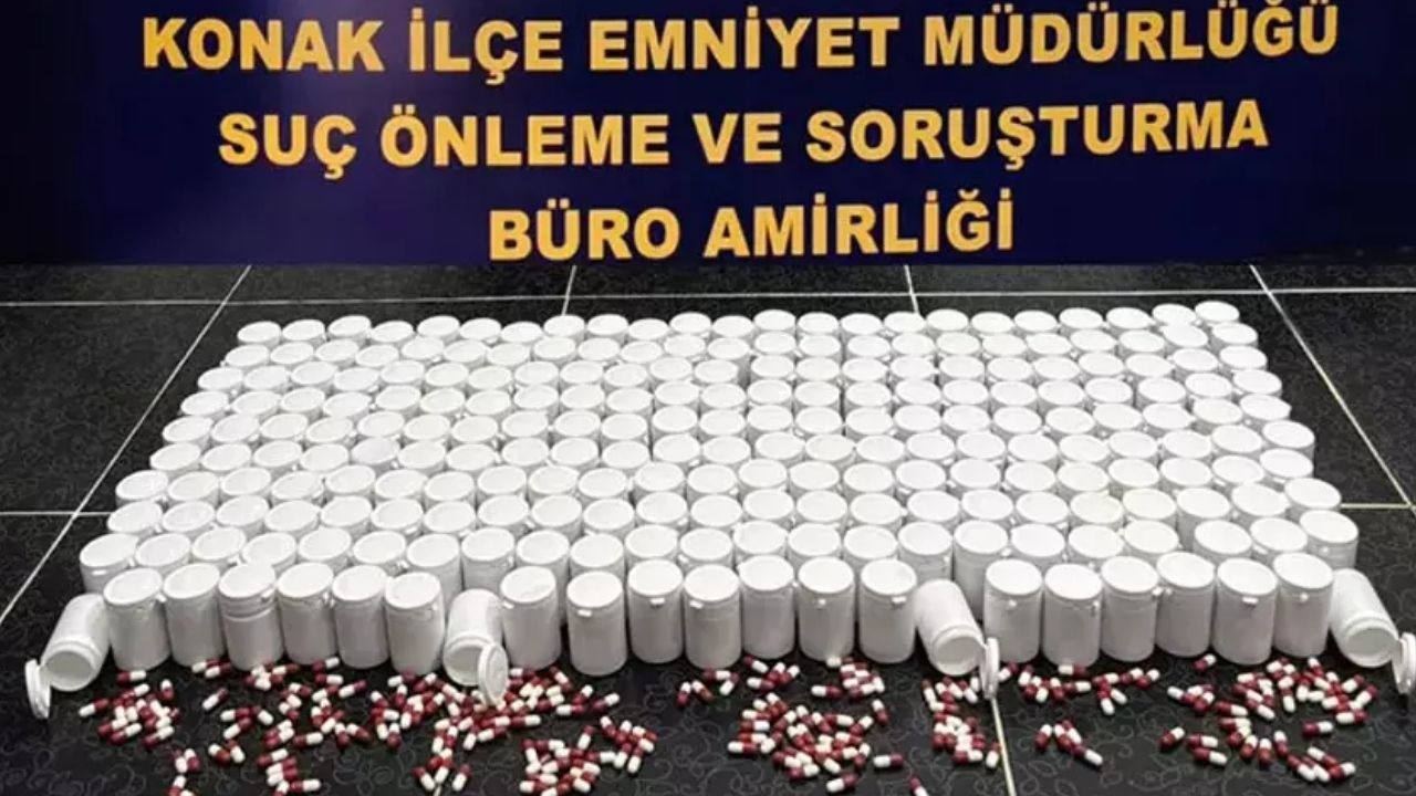 İzmir’de dev uyuşturucu operasyonu: 450 bin hap ele geçirdi görseli