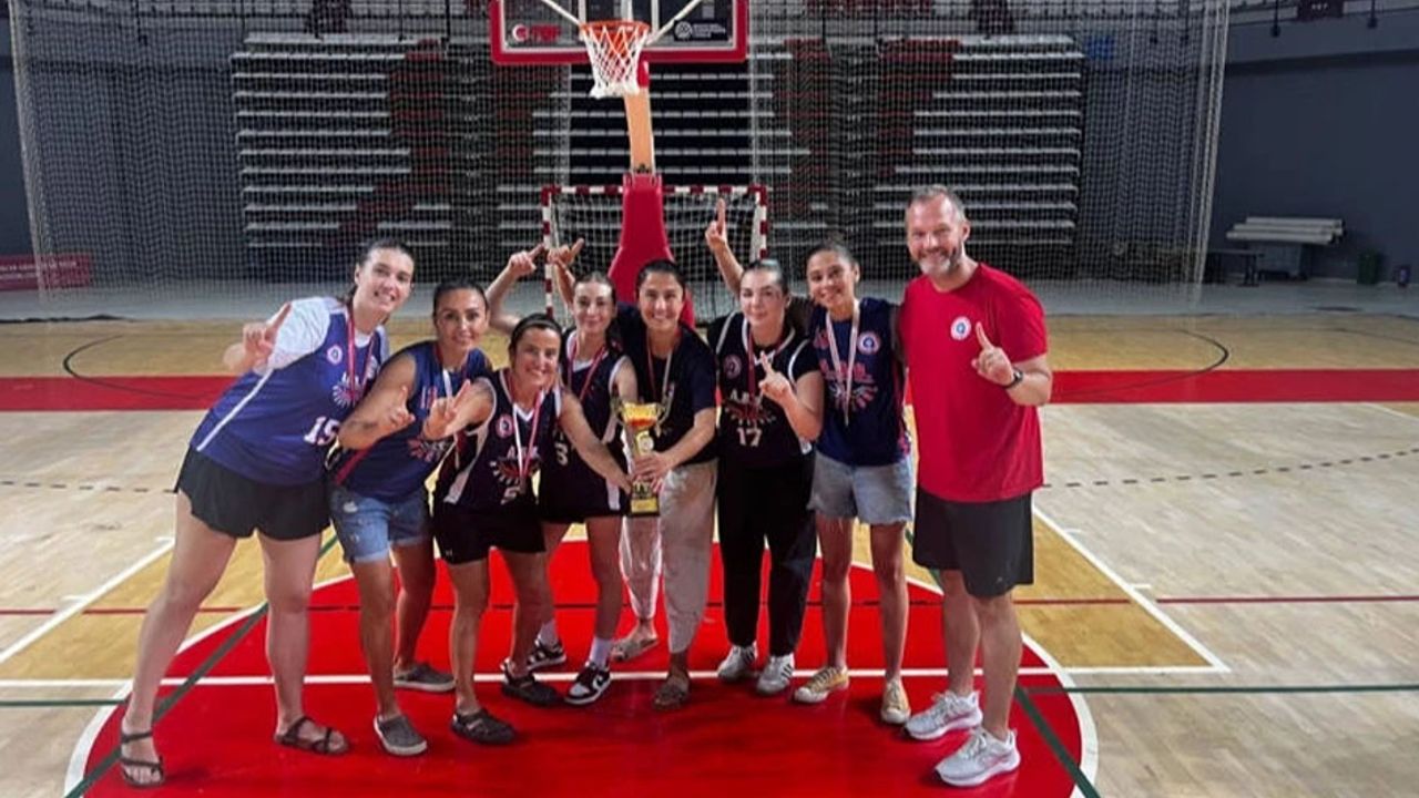 Antalya Büyükşehir Basketbol Yerel Lig'de şampiyon oldu görseli