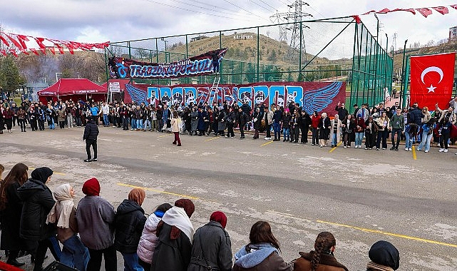 Üniversiteli Trabzonsporlulardan Keçiören’de Coşkulu Horon Festivali görseli