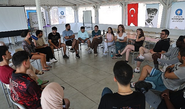 Büyükşehir Belediyesi Doğu-Batı Kampı ile gençleri buluşturdu görseli