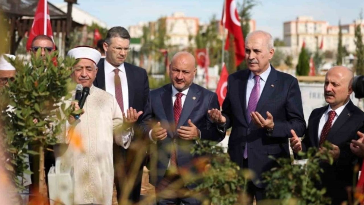 TBMM Başkanı Kurtulmuş deprem şehitleri kabristanı ziyaret etti görseli