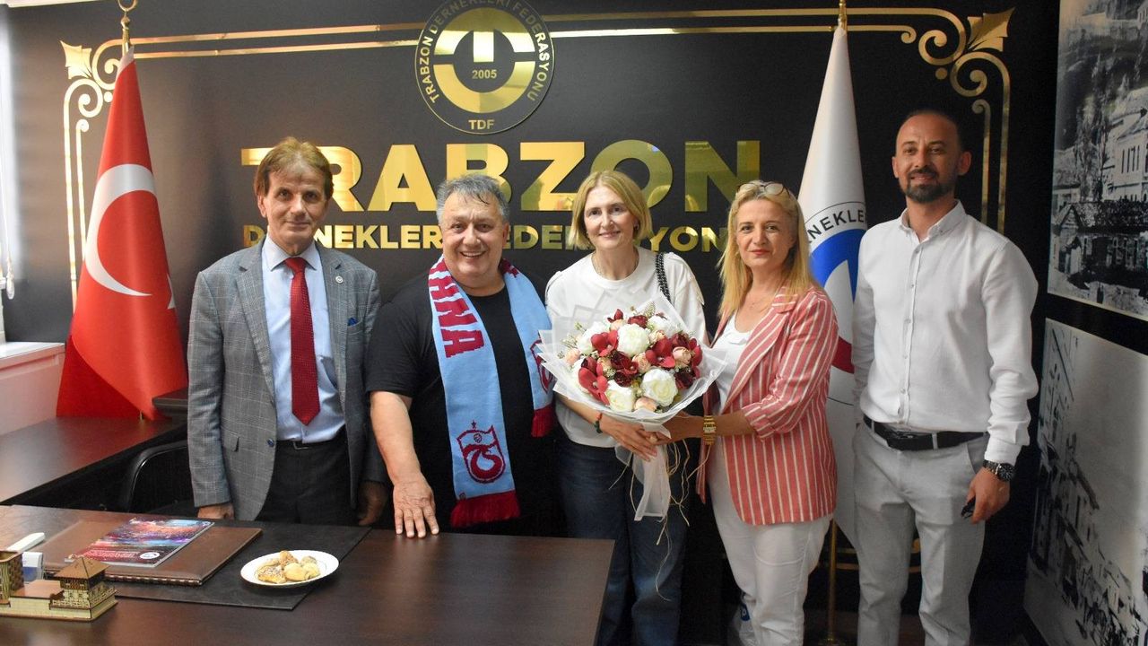 Sanatçı Türüt TDF Trabzon Şubesini ziyaret etti görseli