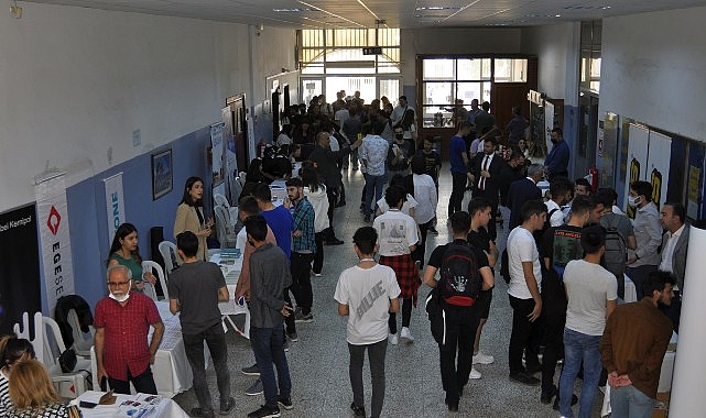 Ege Meslek Yüksekokulu geniş program yelpazesiyle yeni öğrencilerini bekliyor görseli
