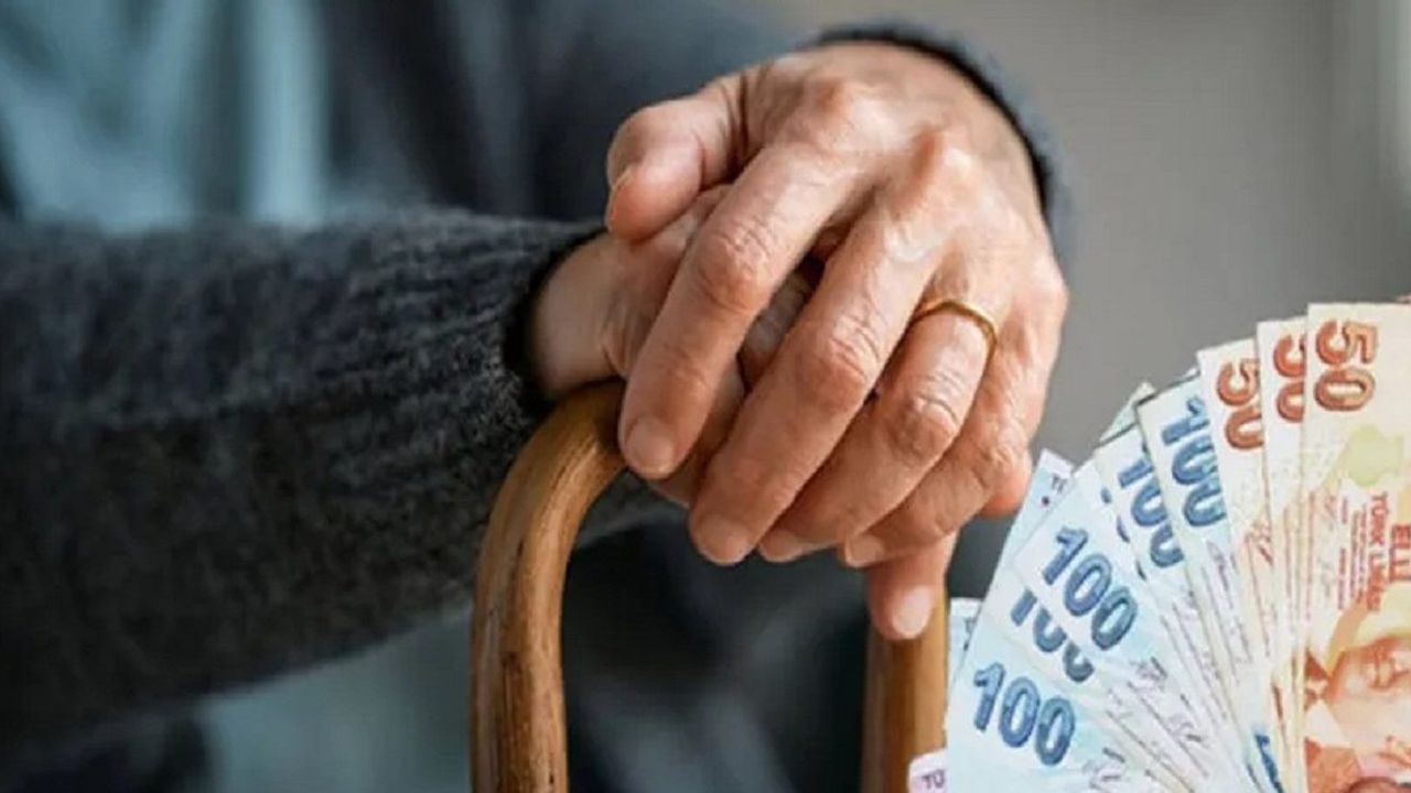 Meclis’ten geçti: Emekli aylıkları zamlı yatacak görseli