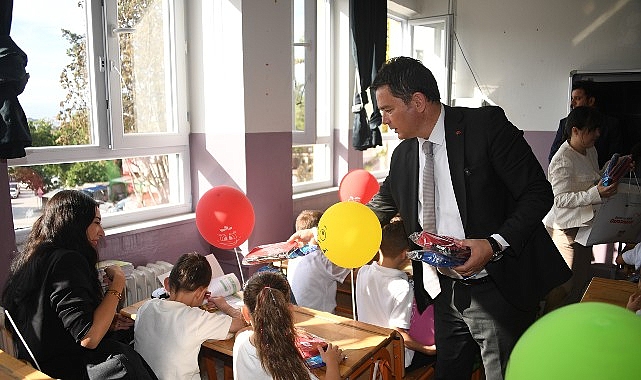 Başkan Erkan Aydın’dan öğrencilere ilk ders sürprizi görseli