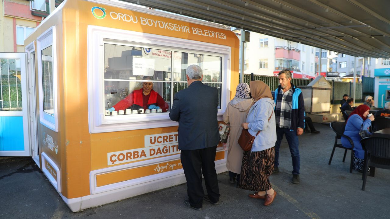 Hastane koridorlarında güne sıcak bir başlangıç görseli