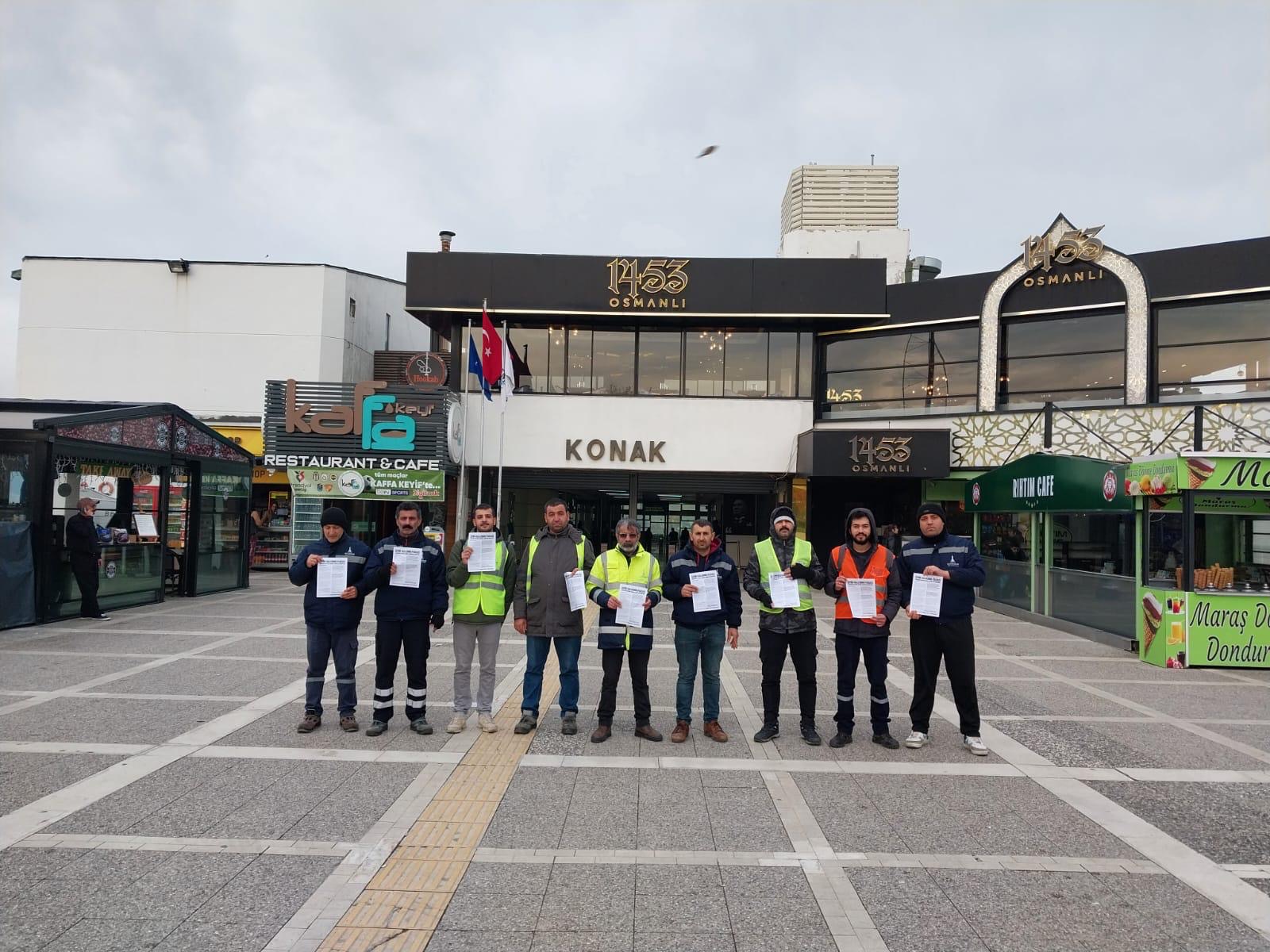 Son Dakika: İzmir Büyükşehir Belediyesi'nde Amaç Güvenceli Çalışma! İşçiler İzmirlilere Bildiri Dağıttı görseli