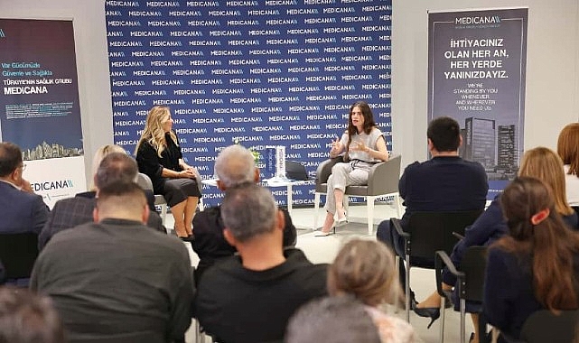 “Sezonun Hikâyesi: Çeşme’de Yaz” söyleşisi Arkas Sanat Alaçatı’da yapıldı görseli