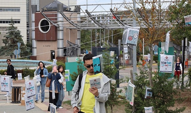 Kocaeli Üniversitesi'nde kitaplar dalından toplandı görseli
