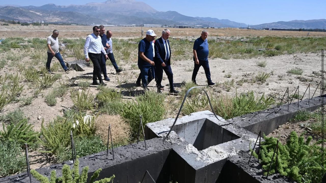 Başkan Başdeğirmen, Gül 2 Sanayi Sitesi’ndeki örnek dükkanları inceledi görseli