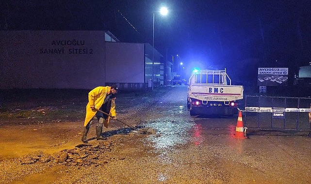 Edremit Belediyesi yağışlara karşı 7/24 çalışıyor görseli