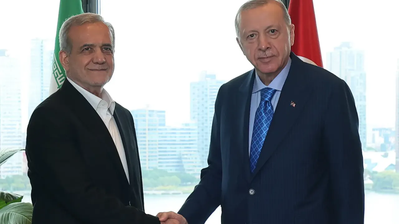 Cumhurbaşkanı Erdoğan, İran Cumhurbaşkanı Pezeşkiyan ile telefonda görüştü görseli