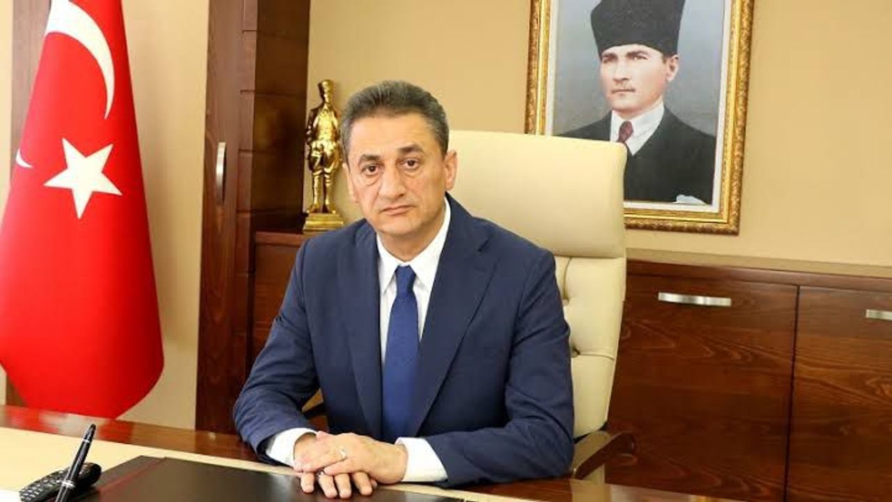 Rizeli Vali ailesi ile kaza geçirdi görseli