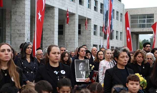 Nilüfer, Ata’sını Cumhuriyet Meydanı’nda andı görseli