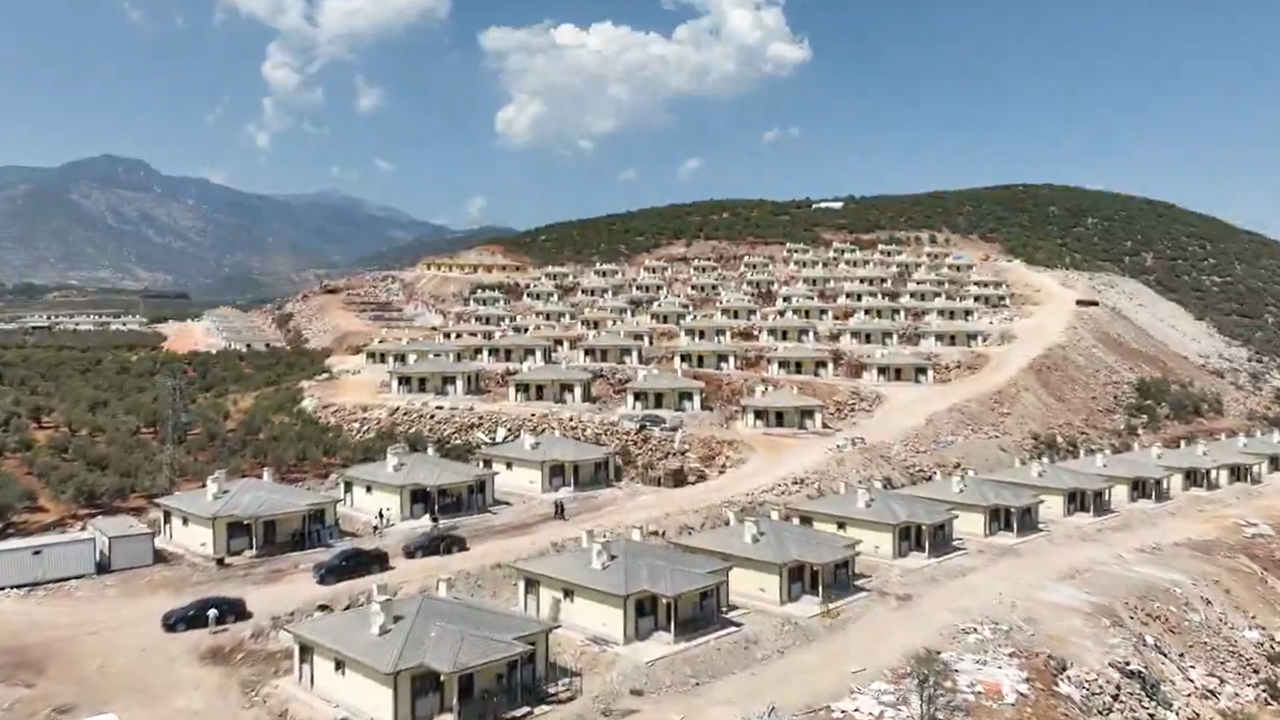 Hatay Hassa’da 622 afet konutunun inşaatı sürüyor görseli