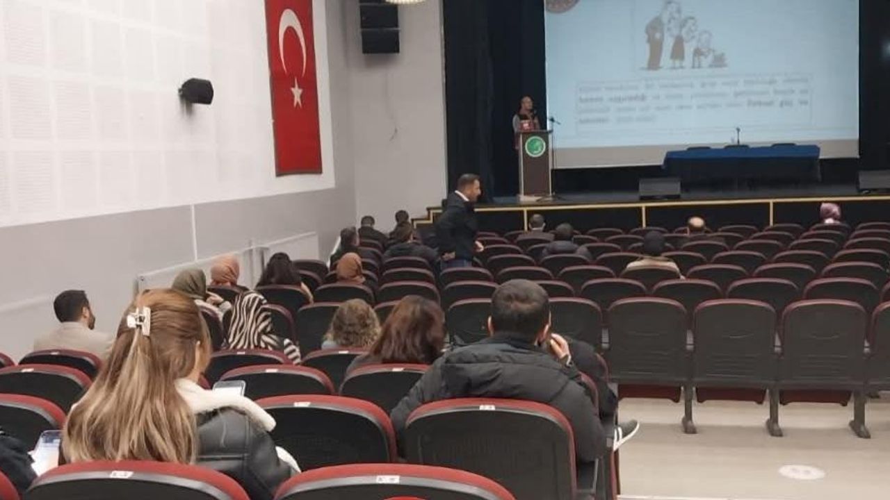 ŞÖNİM’den okul idarecileri ve rehber öğretmenlere bilgilendirme eğitimi görseli
