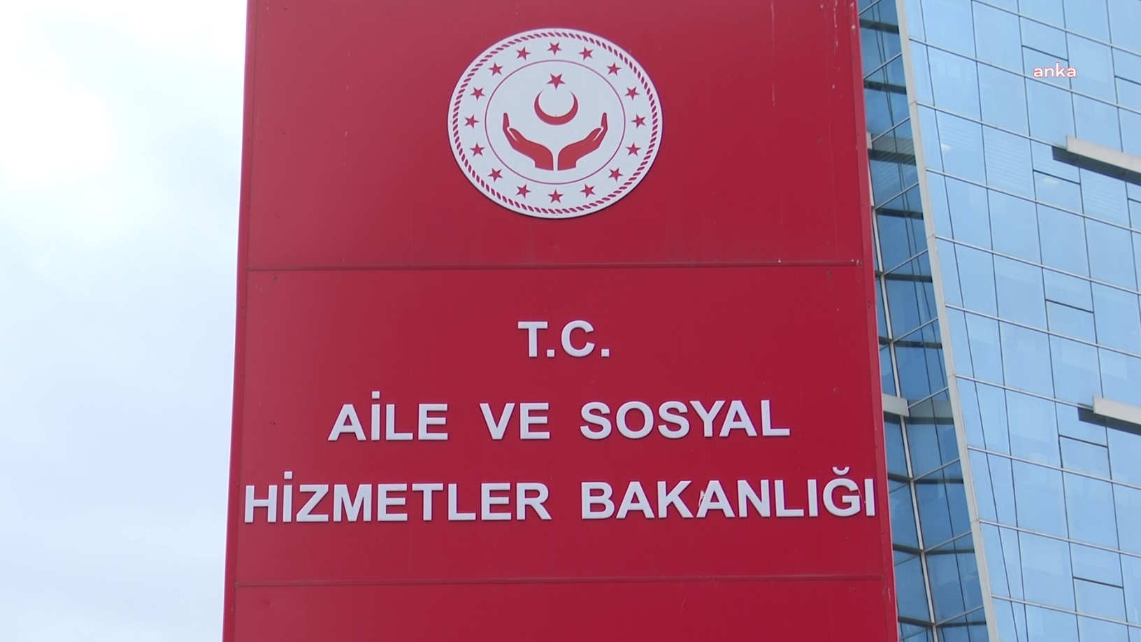 Zonguldak’ta doğum yapan 14 yaşındaki çocuk için Bakanlıktan açıklama geldi: "Çocuğun ve bebeğinin devlet himayesine alınması için işlemler başlatıldı" görseli